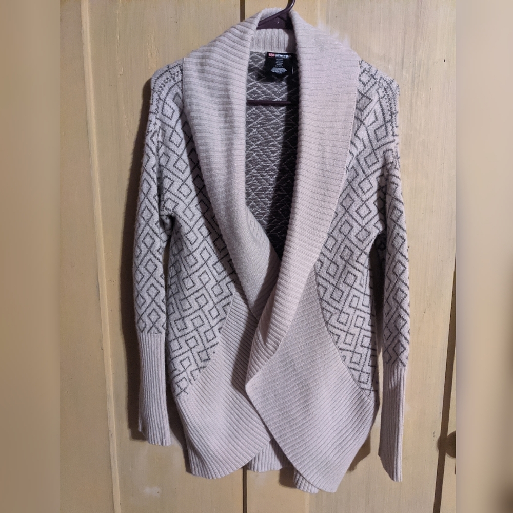 Sherpa Women's Cardigan Size Medium